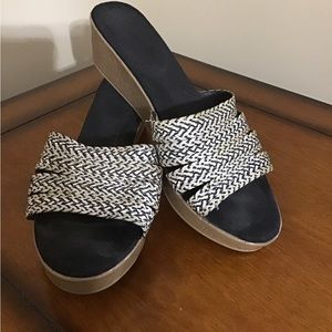 Women’s size 10 soft style soft delight wedge sandals R